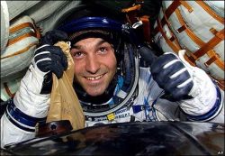 Марк Шаттлворт после космического путешествия; фото AP для BBC News