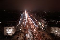 Вид на ночной Париж с Триумфальной арки