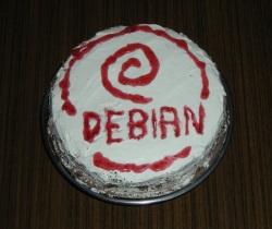 Некоторые пользователи, разработчики и администраторы считают, что «Debian не торт» с systemd по умолчанию