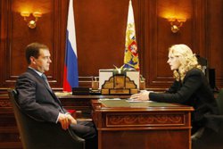 Дмитрий Медведев и глава Минздравсоцразвития Татьяна Голикова