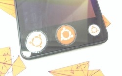 Показанный Canonical на dConstruct смартфон Aquaris E4.5 на Ubuntu