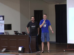 Толлеф Фог Хин (справа) на конференции Debian conference 12