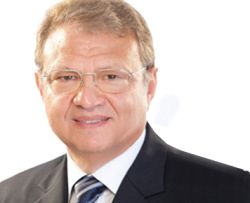 Атеф Хелми, министр связи и ИТ Египта